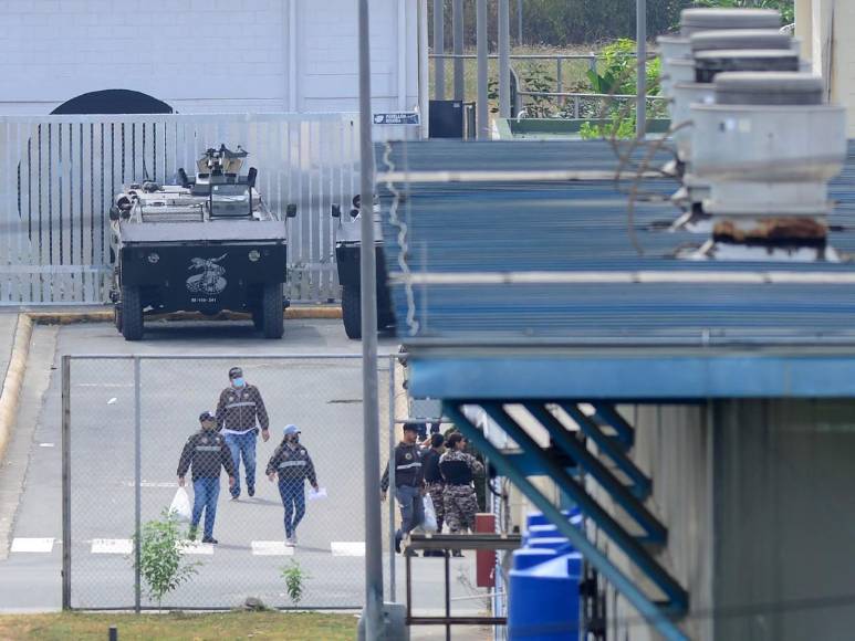 Imágenes del traslado de “Fito”, temido cabecilla de “Los Choneros” que había amenazado a Fernando Villavicencio