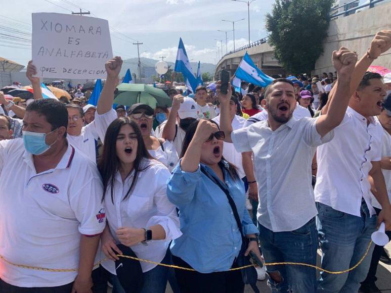 Entre denuncias de sabotaje y camisas blancas: masiva protesta del Bloque de Oposición Ciudadana
