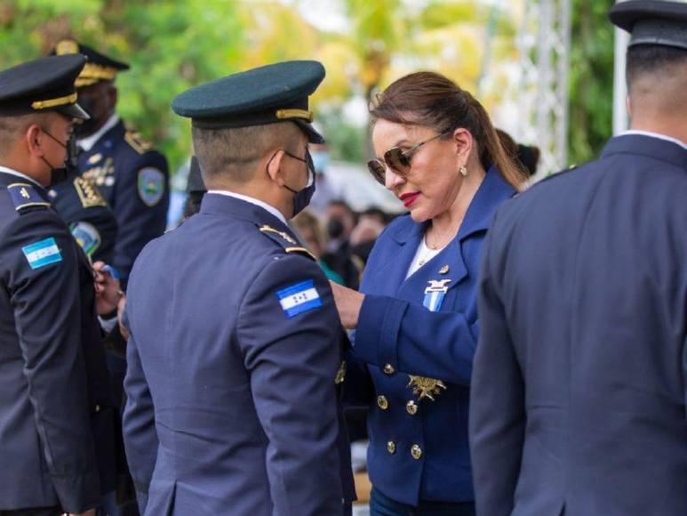 Chaqueta y colores neutros, el estilismo dominante de Xiomara Castro en sus comparecencias públicas