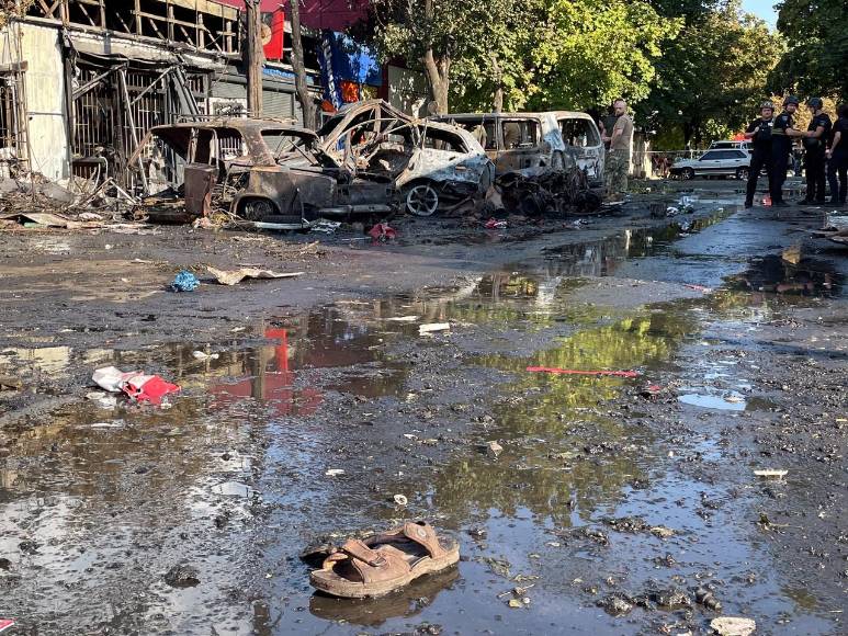 Unos 17 muertos deja nuevo ataque ruso en un mercado de Ucrania