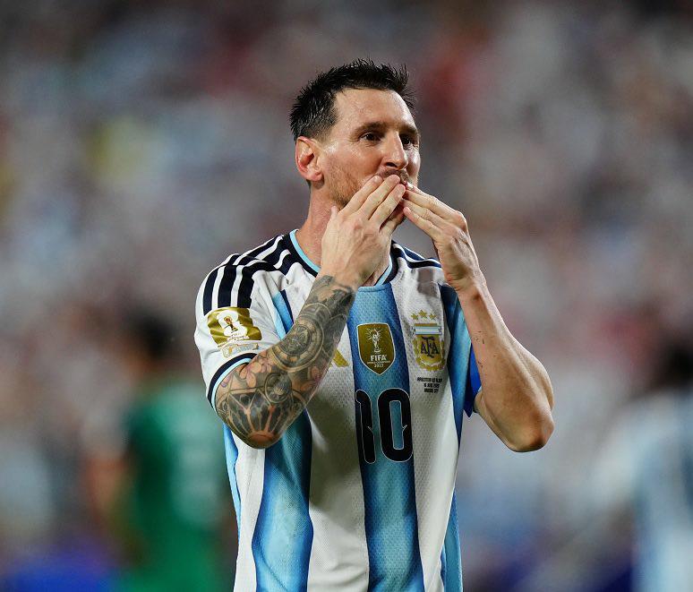 Lionel Messi sorprende al acordar comprar histórico equipo del fútbol español