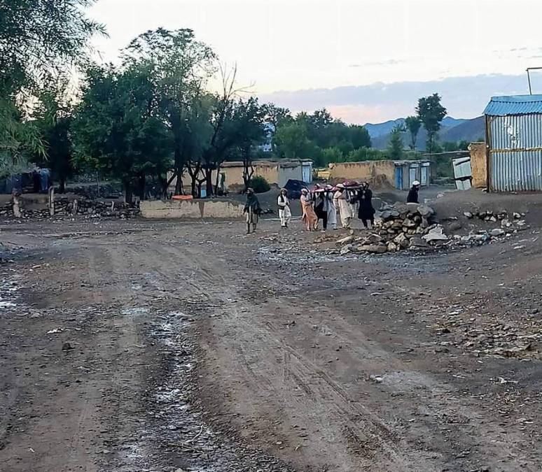 Caos, destrucción y cerca de mil muertos en Afganistán por terremoto