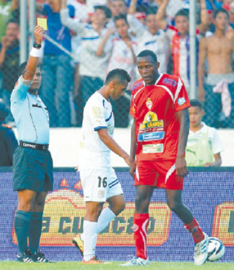 Polémica en el tetra por la falta a Rony Martínez...