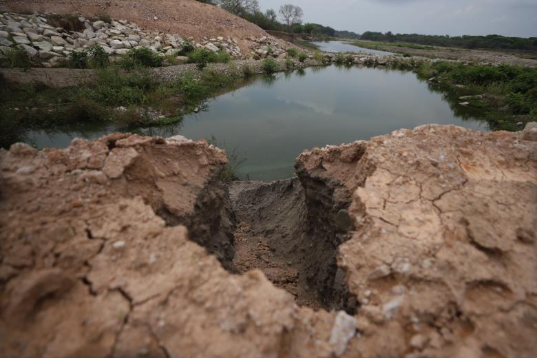 “Esas bordas no van a durar nada”: el temor en Costa de Los Amates ante bordos contra inundaciones