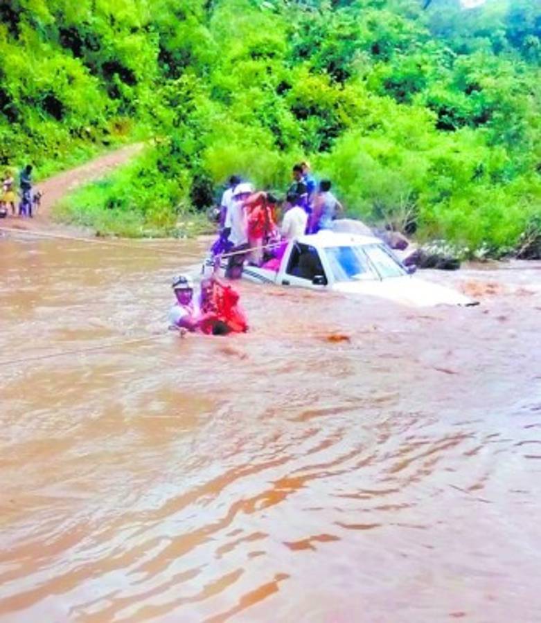 Lluvias dejan un muerto y daños en infraestructura en oriente y sur