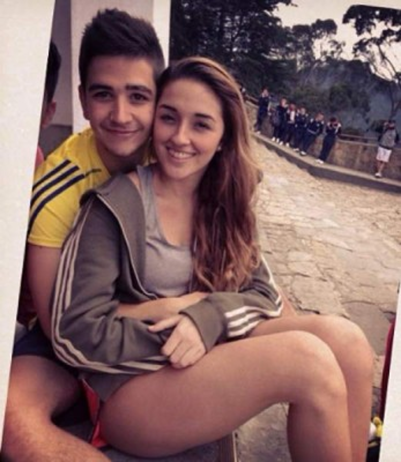 Así lucían Camilo junto a su exnovia, aunque en ese tiempo el parecido con Evaluna no era tan evidente.