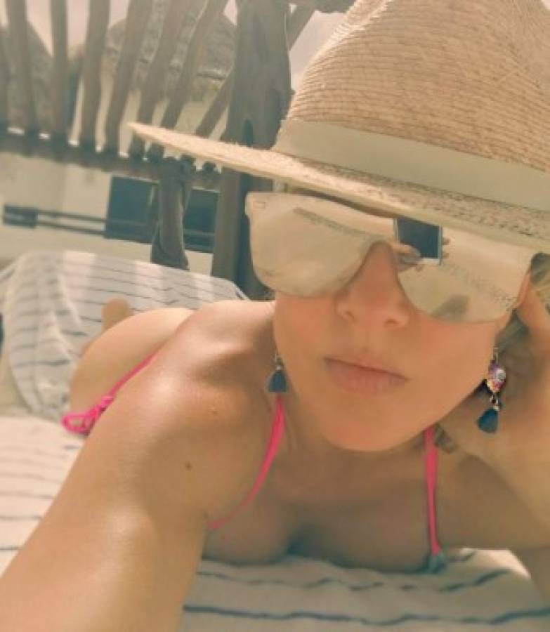 Fey presume sus prominentes caderas en Instagram y genera alboroto