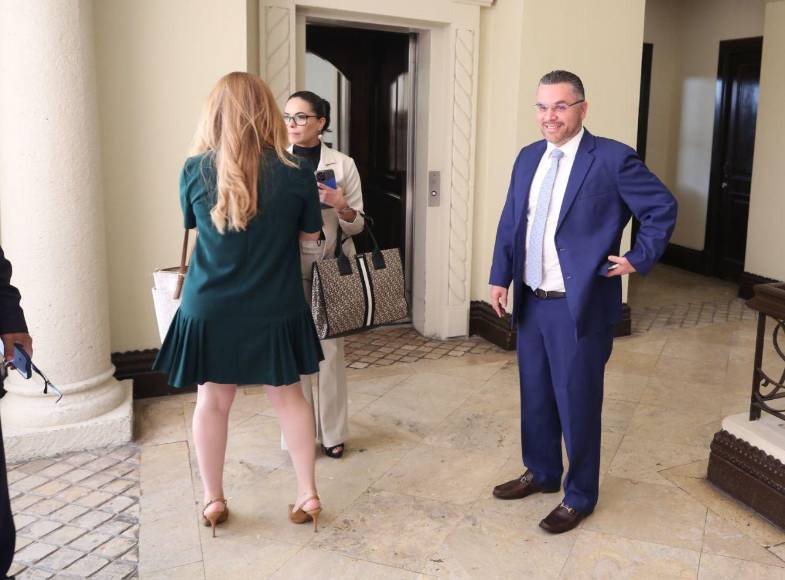 Para formar la coalición: así fue la llegada de los partidos opositores a la reunión convocada por Salvador Nasralla