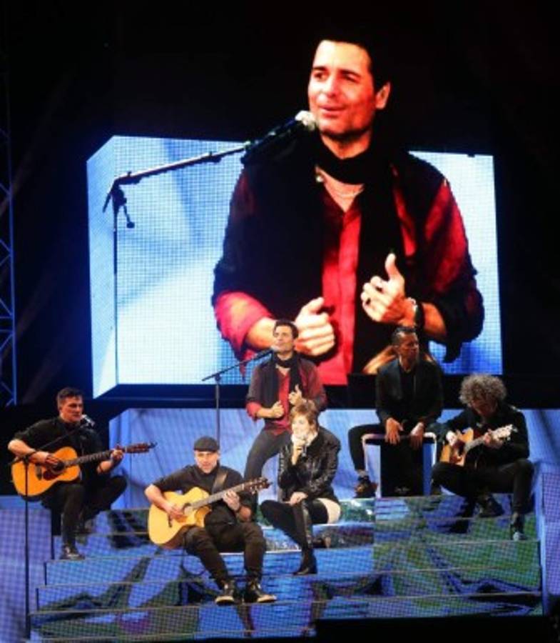 El show también incluyó varios temas en acústico.