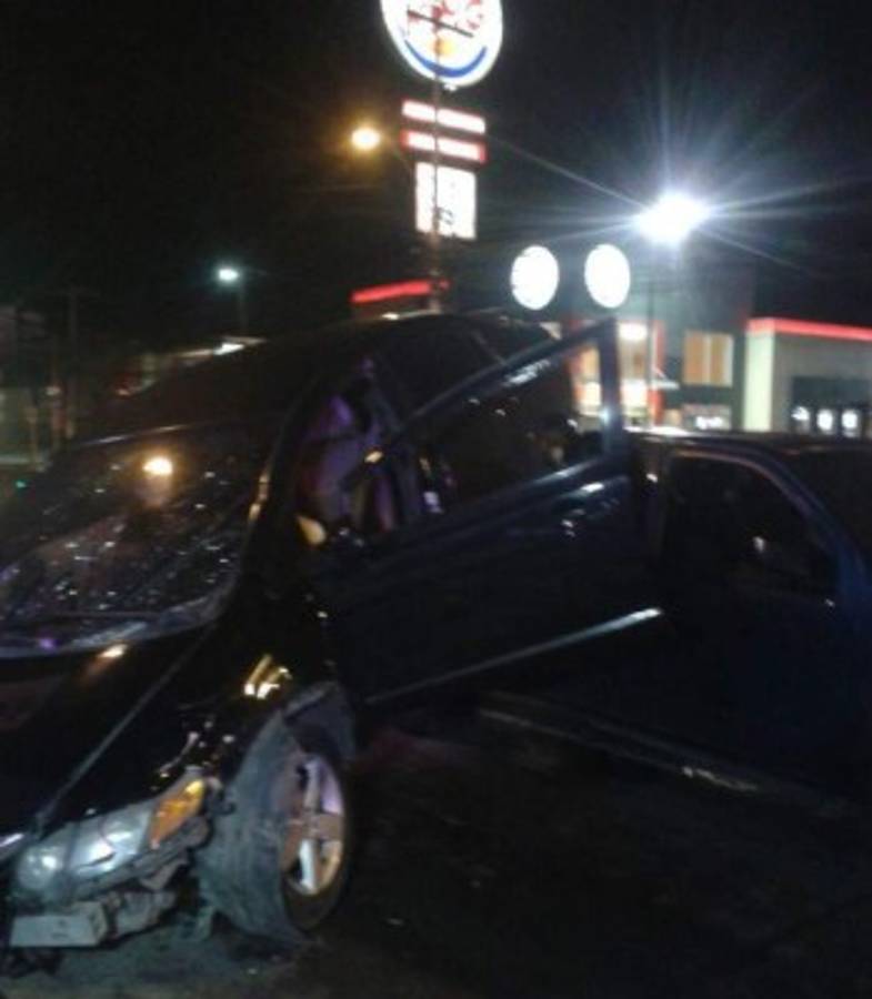 Aparatoso accidente frente al aeropuerto Toncontín deja una persona herida