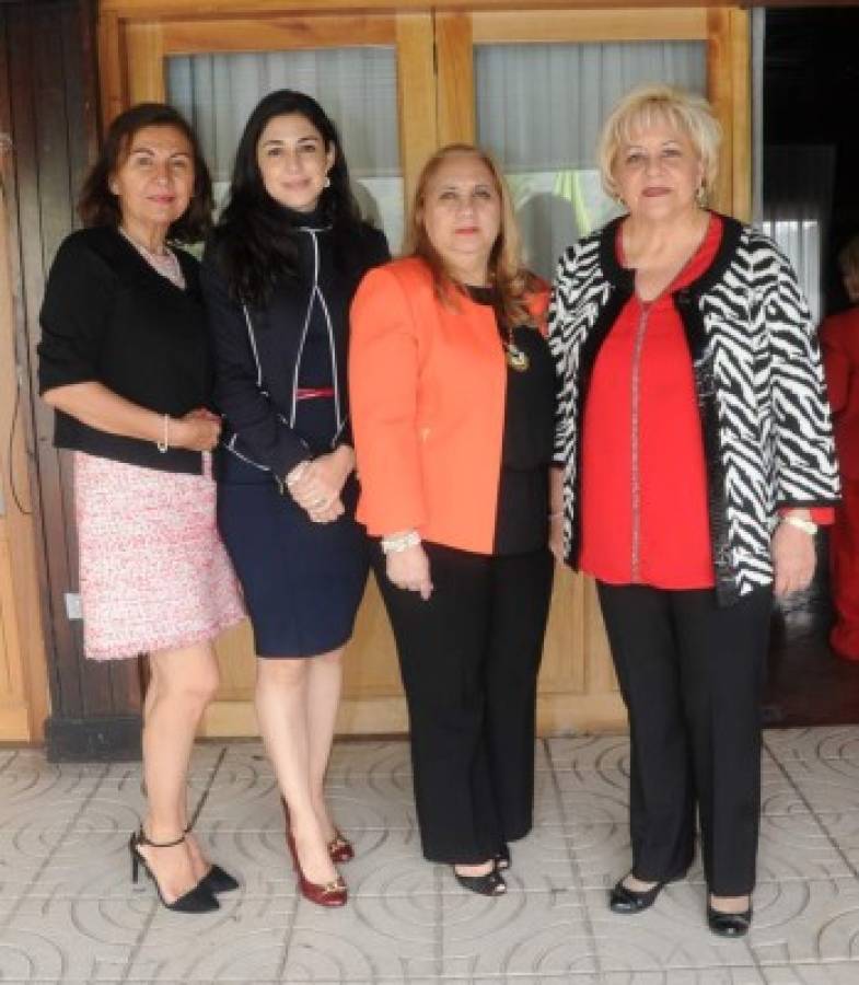 Damas del club charter 100 celebran almuerzo navideño