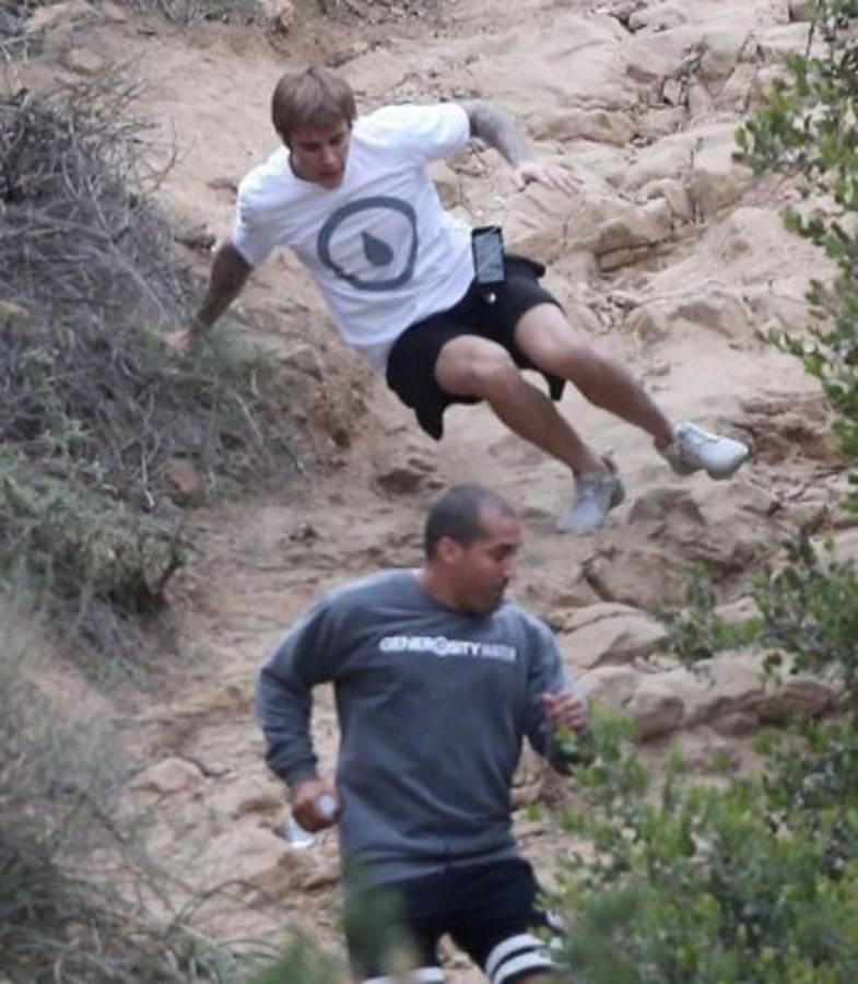 Justin Bieber se cayó mientras hacía ejercicio y el momento se viraliza en las redes