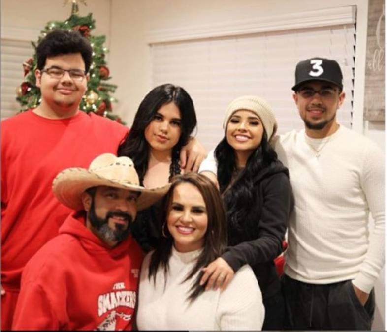 Así es la bella Stephanie Gómez, hermana menor de la cantante Becky G