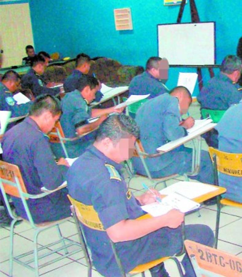 DIECP evalúa 140 oficiales de la Policía en Honduras
