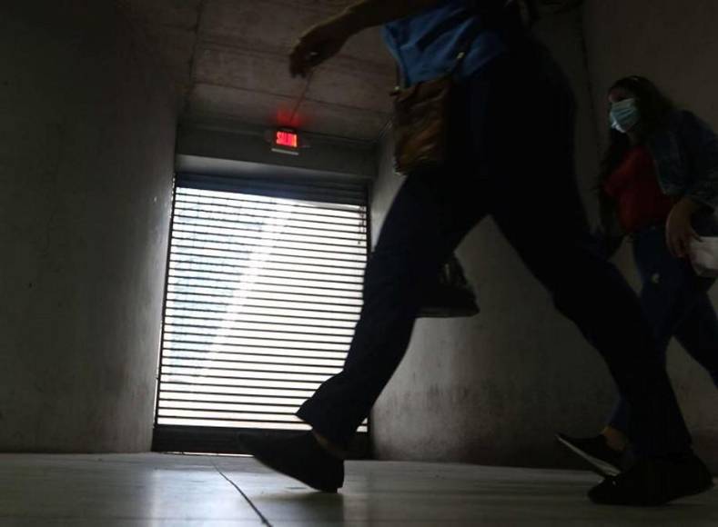 Puentes peatonales o pasos subterráneos, ¿Qué prefieren los capitalinos?