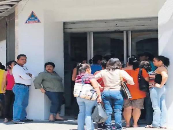 Los hombres con créditos en la central de riesgo se redujeron, no así el saldo adeudado, que pasó de L210,548.6 a L223,225.1 millones.