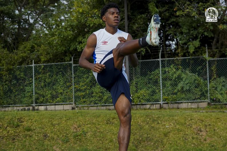 Olimpia suma nueva alta: El 11 titular de Espinel en busca de herir a Marathón en la final