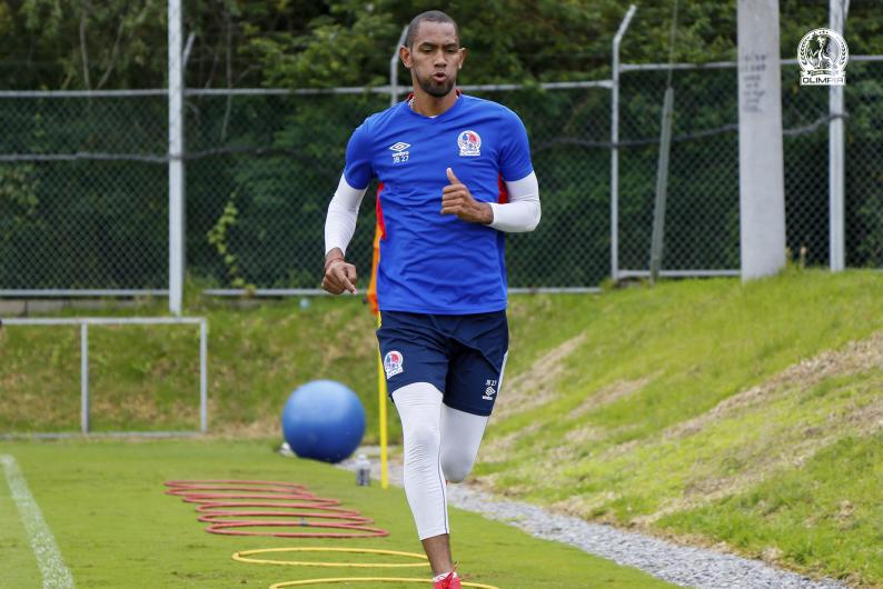 Olimpia suma nueva alta: El 11 titular de Espinel en busca de herir a Marathón en la final