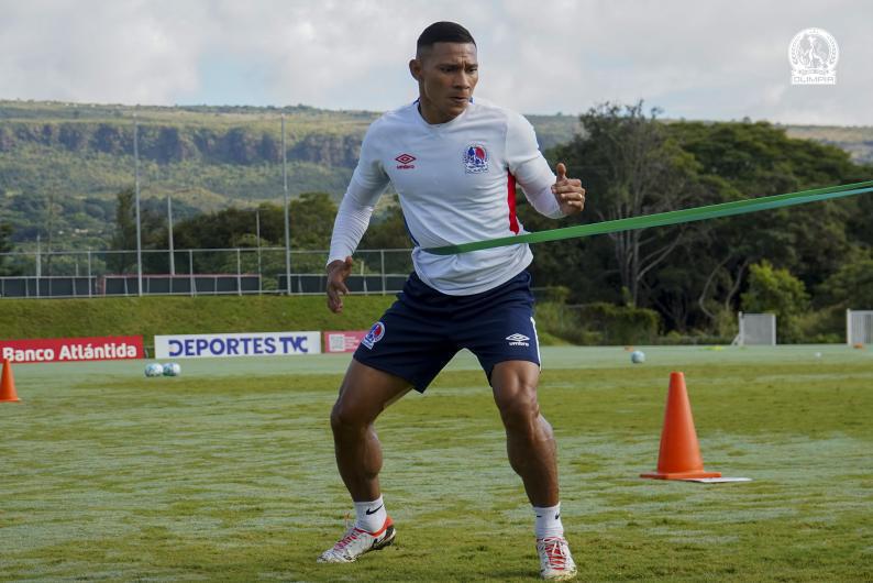 Olimpia suma nueva alta: El 11 titular de Espinel en busca de herir a Marathón en la final
