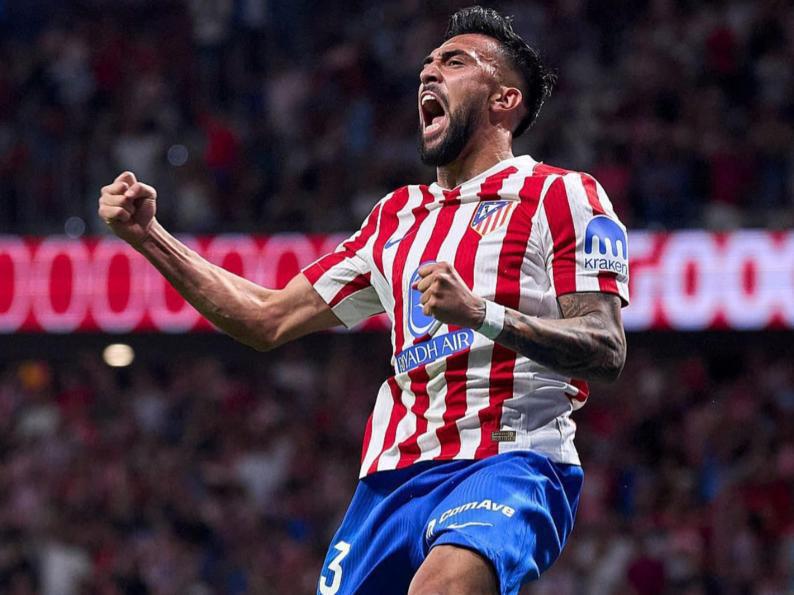 Futbolista le roba la novia a uno de sus compañeros y desata la polémica en redes sociales