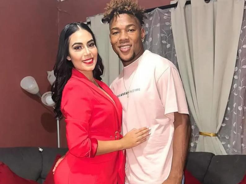 Exjugador de Motagua y linda periodista deportiva tuvieron su primer hijo: Así lo presumieron