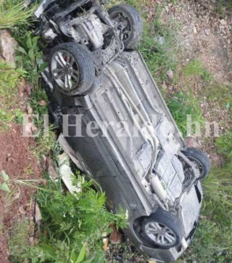 Conductor se salva de morir luego que su vehículo cayera a hondonada en la cuesta El Chile