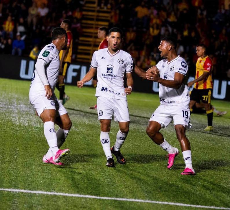 José Mario Pinto hace impactante confesión tras salir de Olimpia: “Estaba loco”