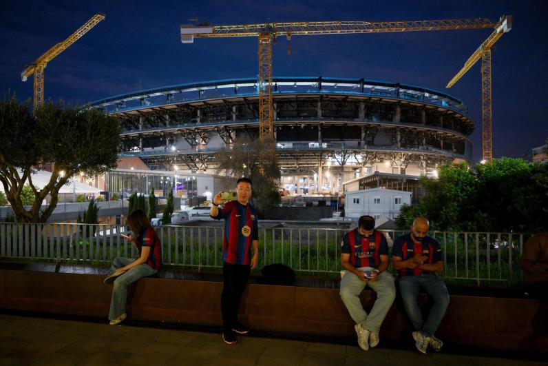 Barcelona vs Real Madrid: Mbappé recibe sorpresa, curiosa camiseta y furor en el clásico