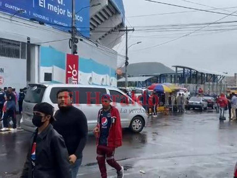 ¡Muestra de fidelidad! Afición de Motagua abarrota el Nacional pese a lluvias y una alerta amarilla