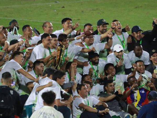 Antigua conquistó este sábado el torneo Apertura guatemalteco y enlazó su segundo título consecutivo, pese a perder por 1-0 ante Municipal.