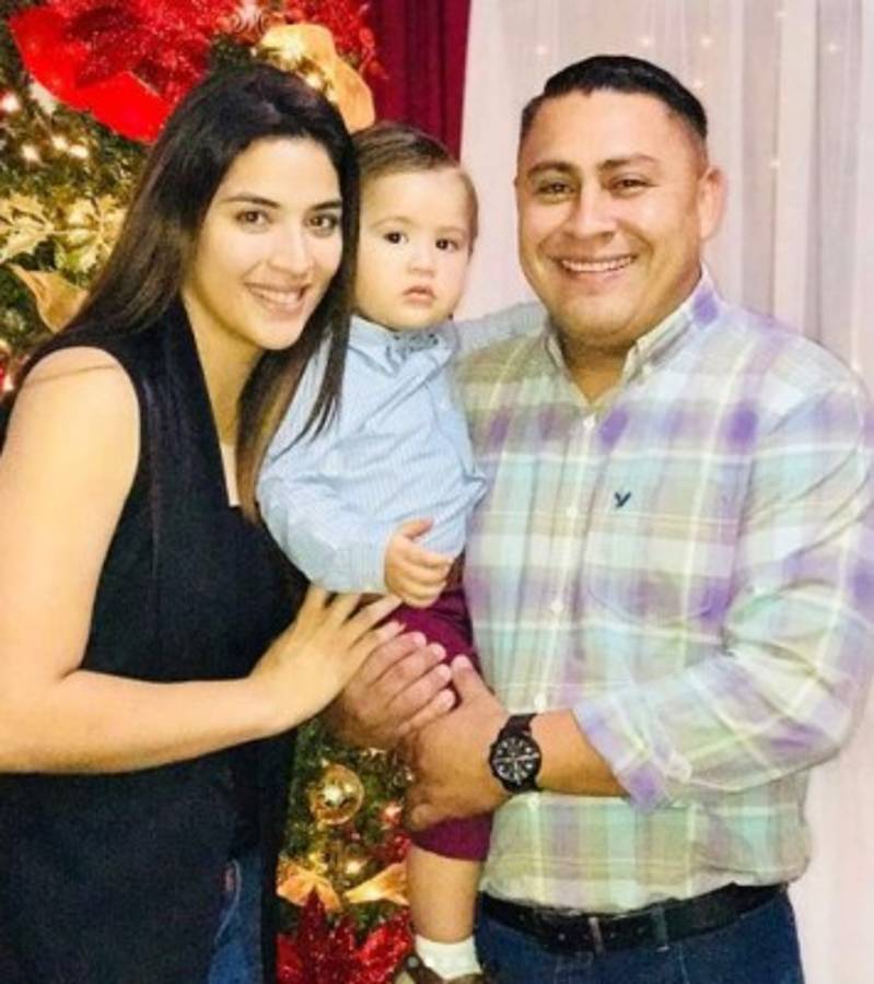 El hijo de Carolina Lanza causa furor con su elegante atuendo navideño