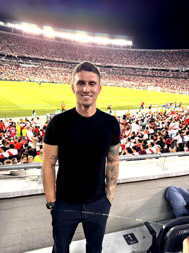 Esteban Espíndola, anunció su retiro a temprana edad y su vida ha dado un enorme giro