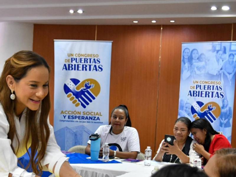 Desmienten que esposa de Tomás Zambrano reciba salario por dirigir oficina en el Congreso Nacional