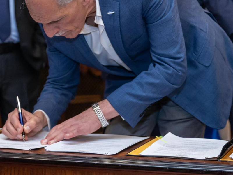 El diálogo continuará abierto con todos los sectores, siempre en función del interés público y del desarrollo responsable del país, señala el comunicado.