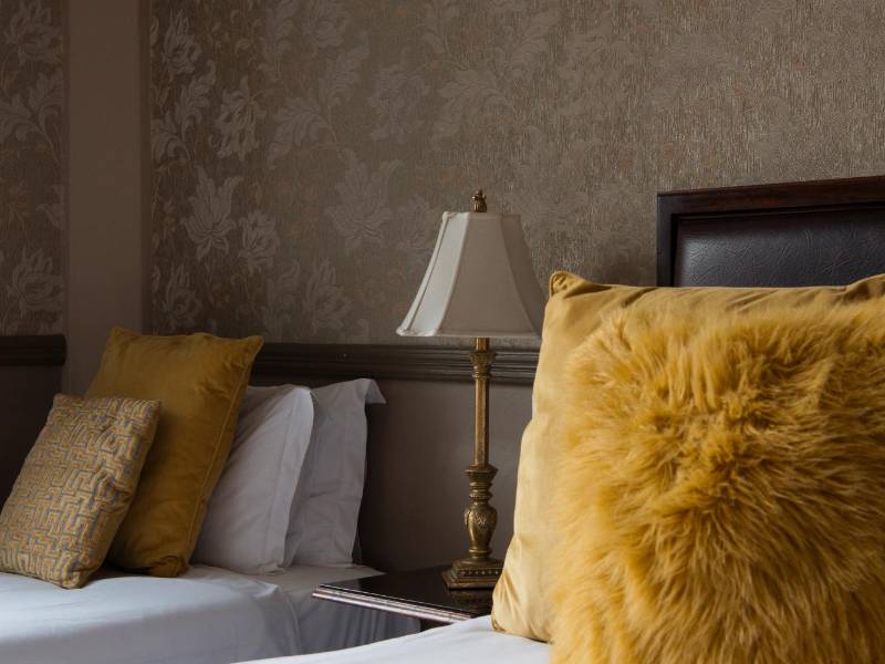 Alojarse en un pub da la oportunidad de convivir con la gente local. Una habitación en The Exhibition, en York.