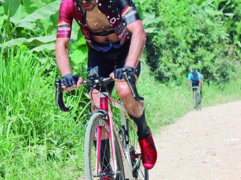 Jesel Castellón tiene más de una década en el ciclismo. El pedalero practica varios deportes.