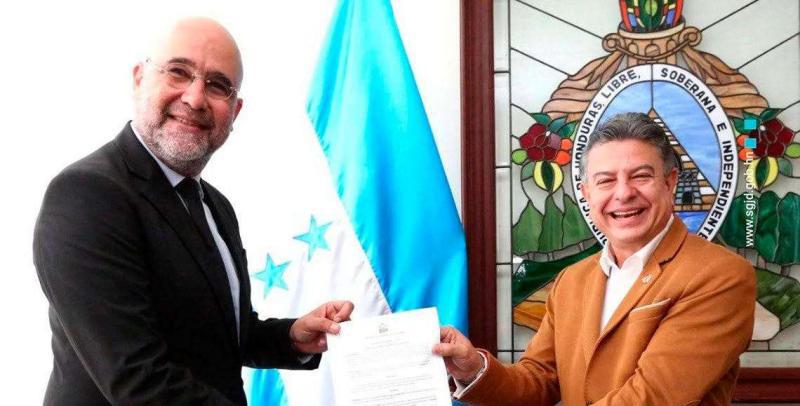 ¿Cumple Virgilio Padilla con los requisitos para ser presidente de la CREE?