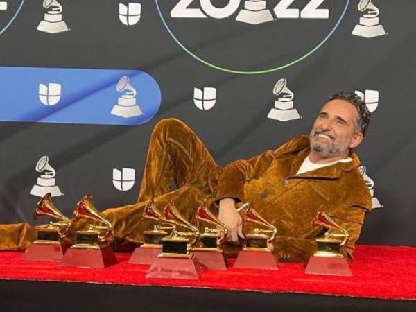 El cantante uruguayo Jorge Drexler se convirtió en el máximo ganador de los Premios Latin Grammy 2022 con siete galardones, seguido del reguetonero Bad Bunny, quien se llevó cinco. Aunque su música es muy conocida a nivel mundial, son pocos los datos que se conocen sobre la vida del artista. En esta galería le contamos los más curiosos