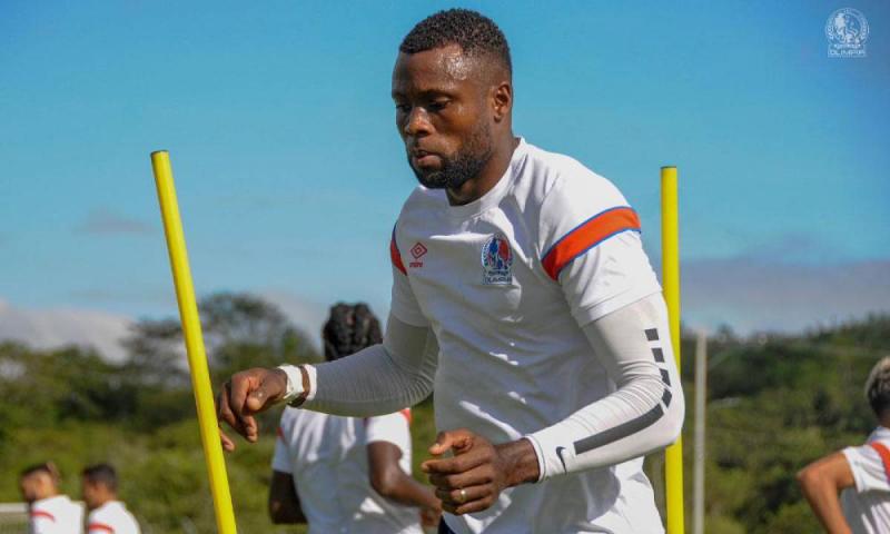 Romell Quioto sorprende y realiza trabajos de pretemporada con el Olimpia de Pedro Troglio