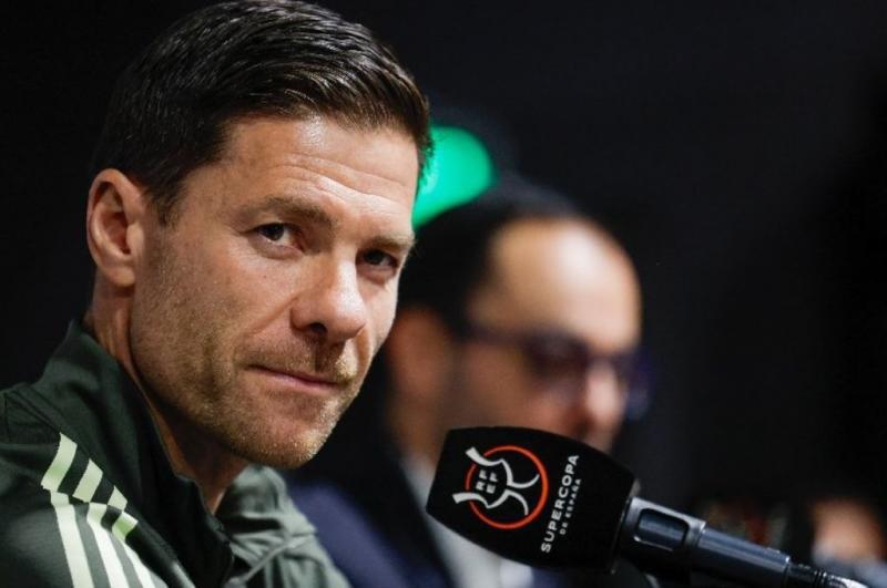 Fichajes: Del Barcelona al PSG, destino de Xabi Alonso tras salir del Real Madrid y Julián se va