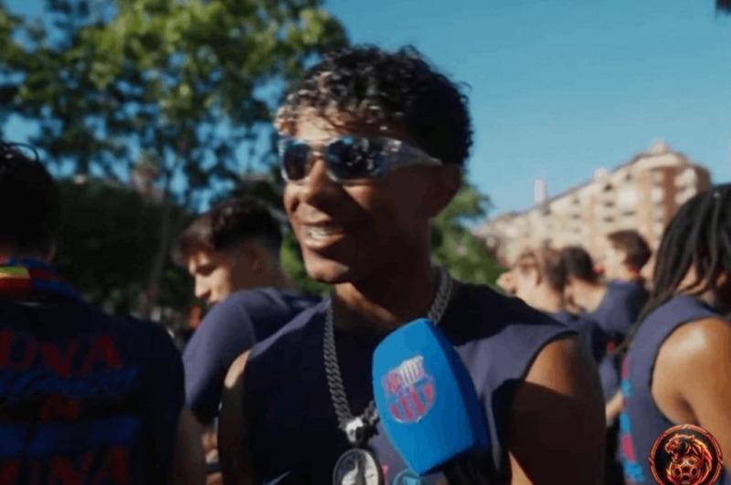 Burla a Vinicius y Real Madrid: Así fue la celebración de Barcelona junto a su afición