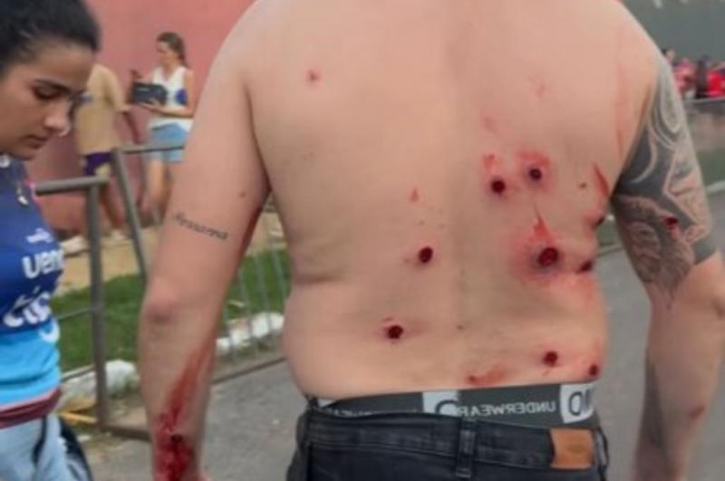 En fotos: Pelea de barras deja a varios aficionados heridos y esto informa la policía