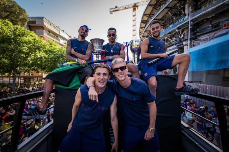 Burla a Vinicius y Real Madrid: Así fue la celebración de Barcelona junto a su afición