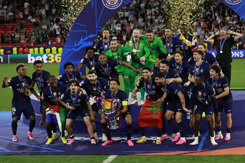 Villanos del Arsenal, polémica en el VAR, héroe del partido y PSG celebra en Champions League