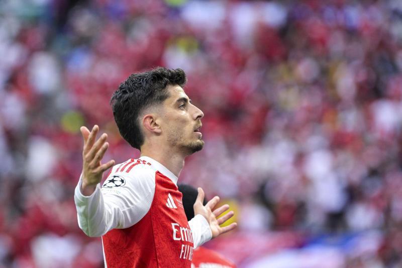 Villanos del Arsenal, polémica en el VAR, héroe del partido y PSG celebra en Champions League