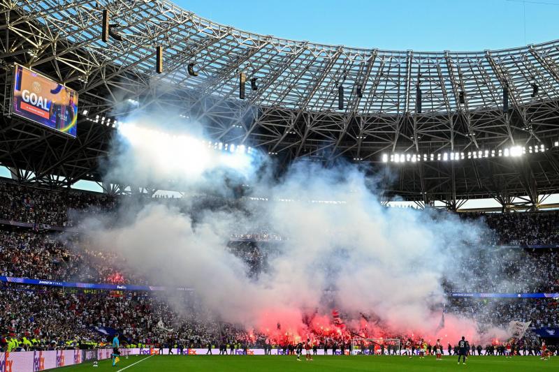 Villanos del Arsenal, polémica en el VAR, héroe del partido y PSG celebra en Champions League