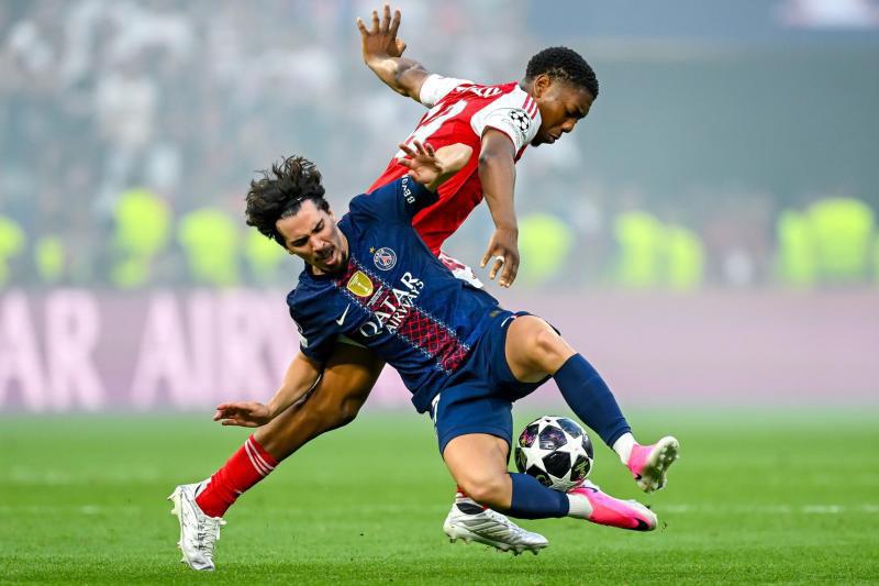 Villanos del Arsenal, polémica en el VAR, héroe del partido y PSG celebra en Champions League