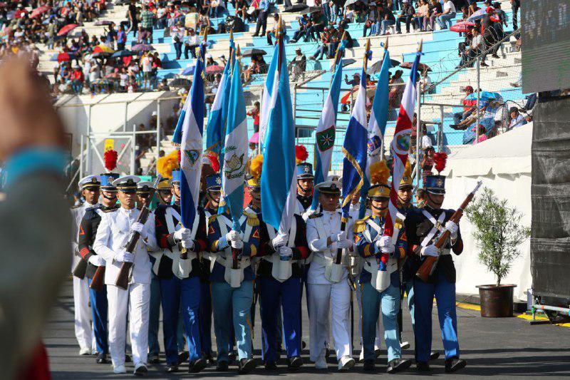 Militares dan inicio a los desfiles patrios en la capital por los 202 años de independencia