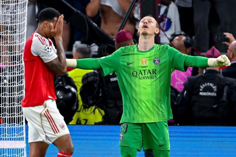 Villanos del Arsenal, polémica en el VAR, héroe del partido y PSG celebra en Champions League