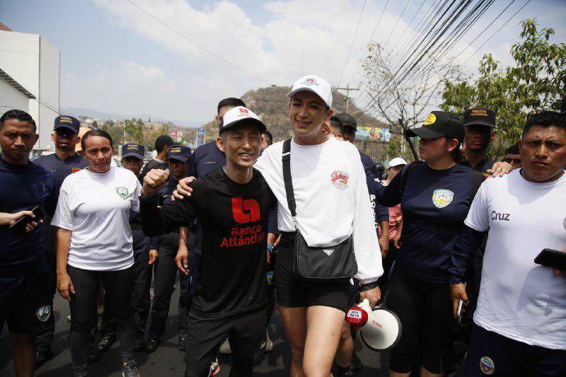 Shin Fujiyama recibe apoyo masivo de capitalinos